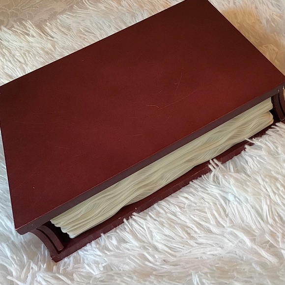 Studio Collection Wooden Photo Album — Holds 200 Photos (4 x 6”) - Picture 8 of 10